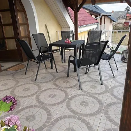 Miranda Apartmanhaz * شيوفوك