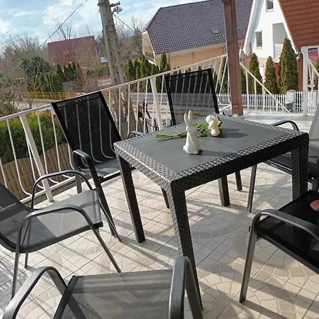Miranda Apartmanhaz شقة