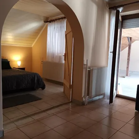 Miranda Apartmanhaz شيوفوك