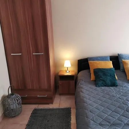Miranda Apartmanhaz شقة *