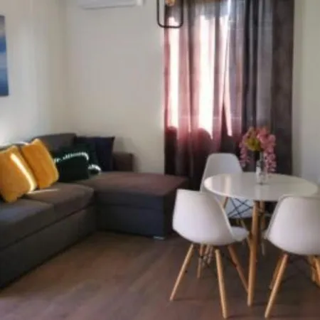 Miranda Apartmanhaz شقة شيوفوك