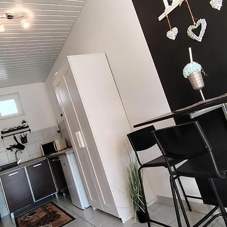 Apartment Miranda Apartmanhaz *