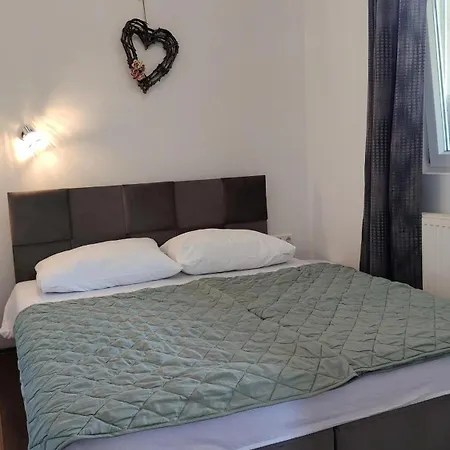 Apartment Miranda Apartmanhaz *