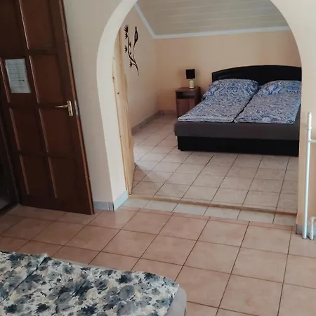 Miranda Apartmanhaz *